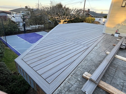 Trex decking with picture frame envelope 
